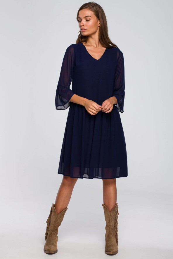 Sukienka wieczorowa szyfonowa z falbanami dekolt V granatowa