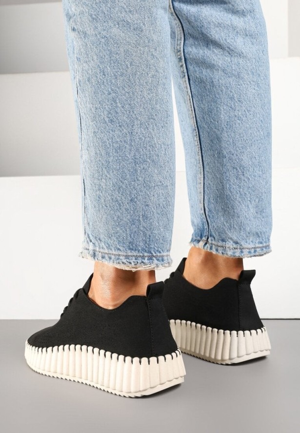 Czarne Sneakersy na Tłoczonej Platformie z Ażurową Cholewką Ronfira