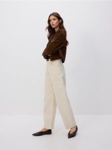 Jeansy barrel leg - złamana biel