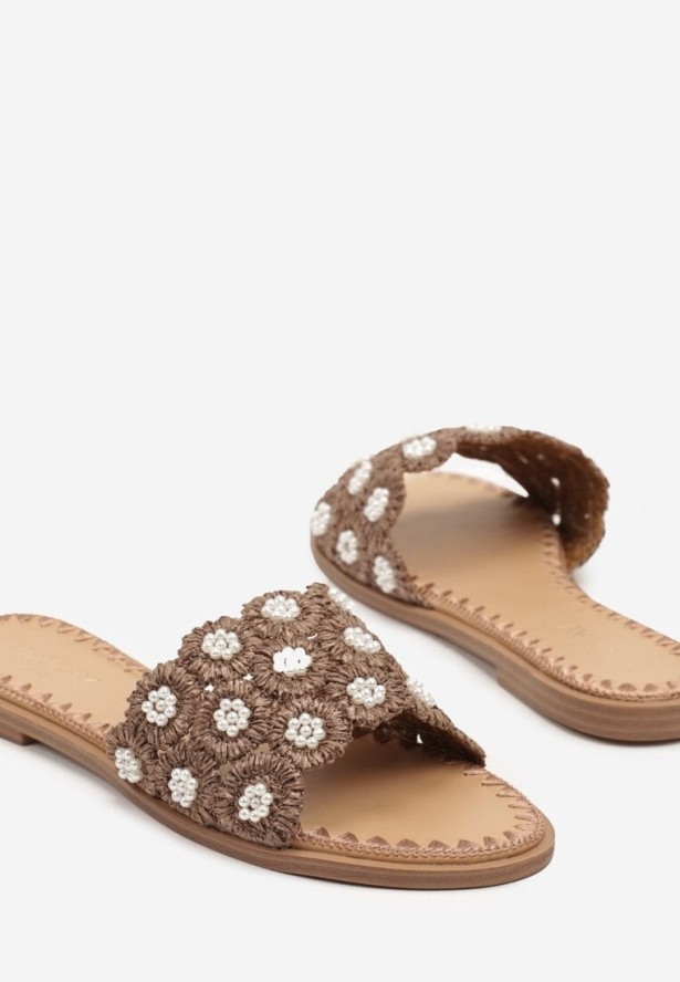 Ciemnobeżowe Klapki z Haftowaną Cholewką Talovira