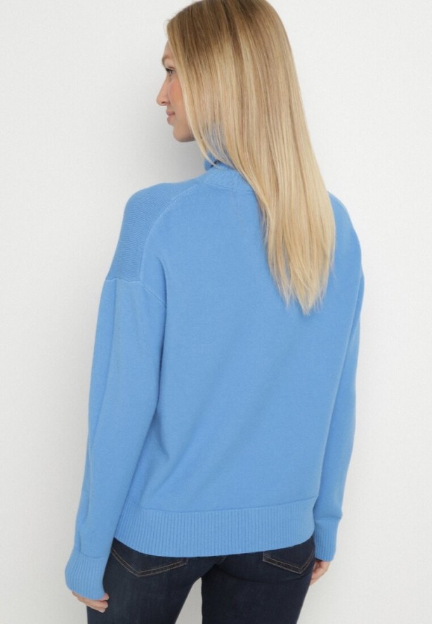 Niebieski Golf z Domieszką Kaszmiru Ozdobiony Przeszyciami Avonella