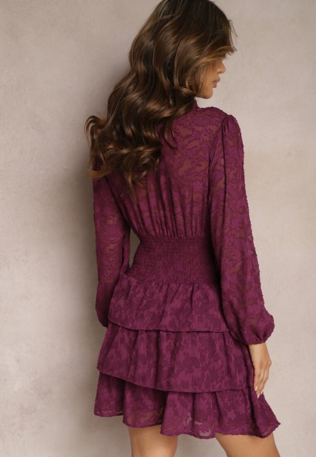 Fioletowa Koronkowa Sukienka Taliowana z Falbankami Odrasja