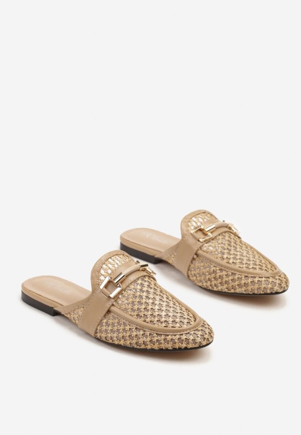 Ciemnobeżowe Klapki Mule z Ażurowej Siateczki Zdobione Elegancką Aplikacją Isvania