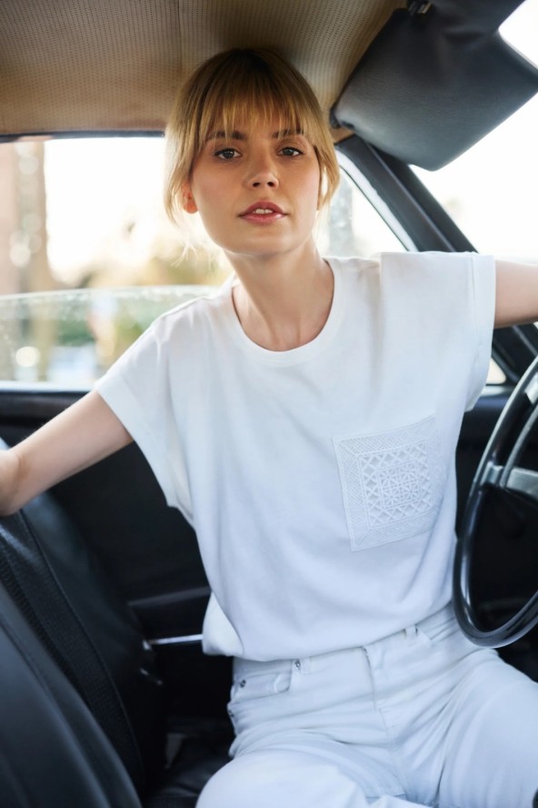 Bawełniany t-shirt z kieszonką biały