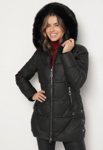 Czarna Taliowana Kurtka Pikowana z Kapturem z Futrem Nalaseva