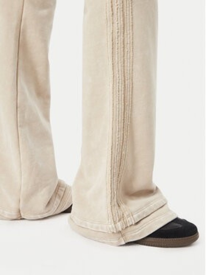 adidas Spodnie dresowe Sst Bootcut Pant KT1915 Beżowy Bootcut Fit