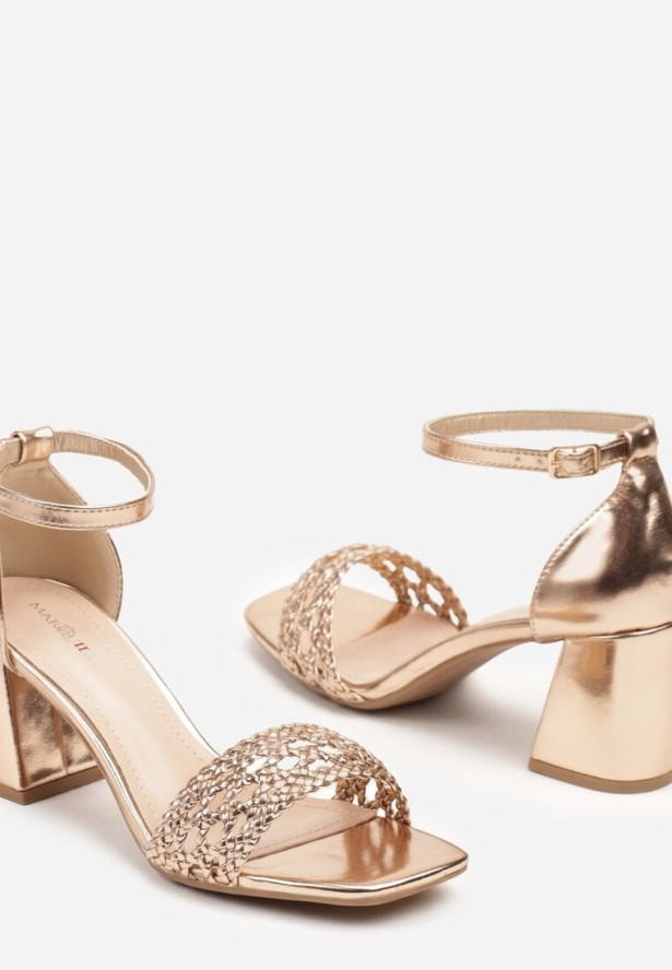 Szampańskie Sandały na Słupku Ozdobione Ażurowym Paskiem Deovia