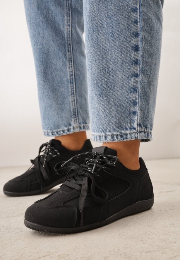 Czarne Sneakersy z Podwójnym Sznurowaniem i Geometrycznymi Wstawkami Adrearah