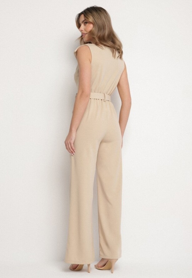 Beżowy Kombinezon z Wywijanym Dekoltem w Łódkę i Paskiem z Klamrą Galithiela