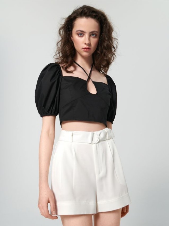 Szorty z paskiem - kremowy