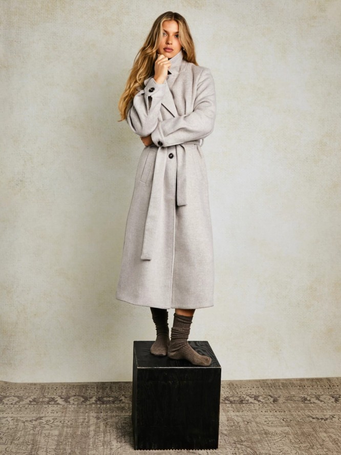 Płaszcz damski z wełną z paskiem beżowy Ksenia 801