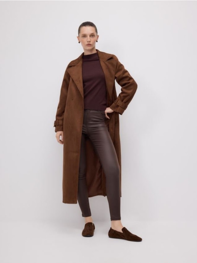 Woskowane spodnie slim - ciemnobrązowy