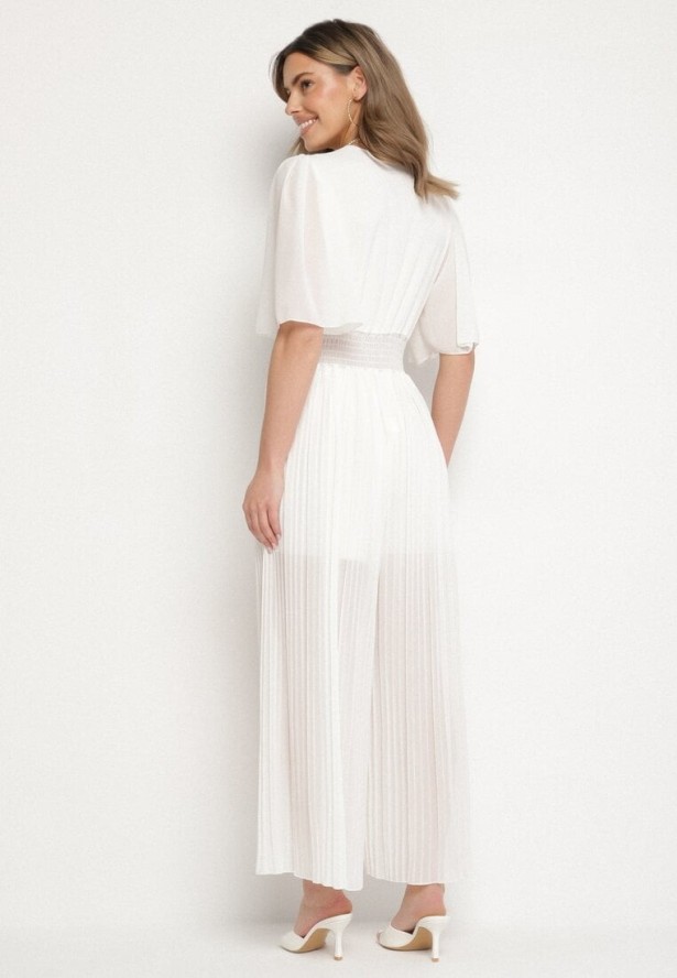 Biały Plisowany Kombinezon o Kopertowym Kroju z Gumką w Talii Ameddie