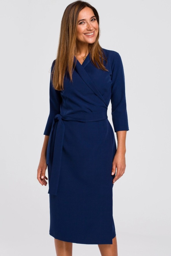 Elegancka sukienka biznesowa kopertowa midi z paskiem granat