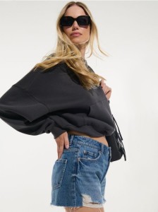 Szorty jeansowe high waist z przetarciami - niebieski