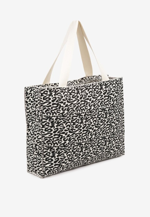 Czarna Torebka Typu Shopper o Prostokątnym Kształcie Salania