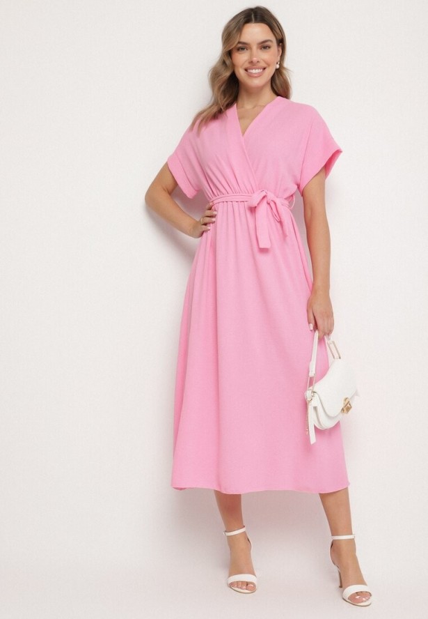 Różowa Sukienka o Rozkloszowanym Kroju z Wiązanym Paskiem Sepelina