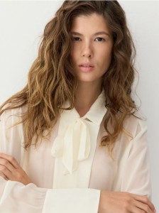 Jedwabna koszula z wiązaniem - złamana biel