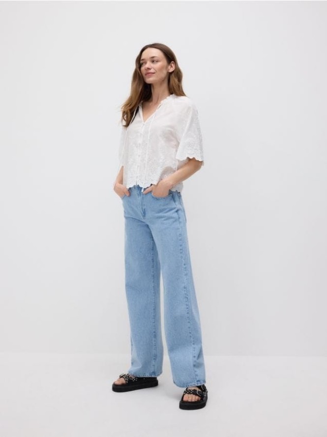 Bluzka z nieregularnym wykończniem - biały