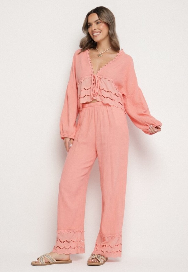 Różowy Bawełniany Komplet z Ażurowymi Zdobieniami Wiązana Bluzka i Spodnie Savurielle