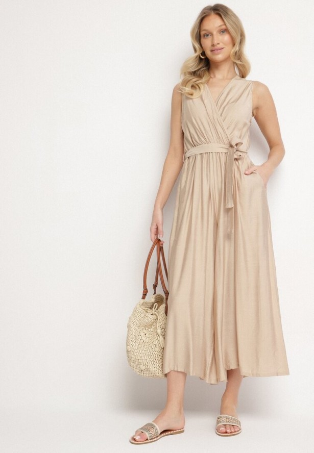 Beżowy Taliowany Kombinezon z Wiskozą i Paskiem Evithrae