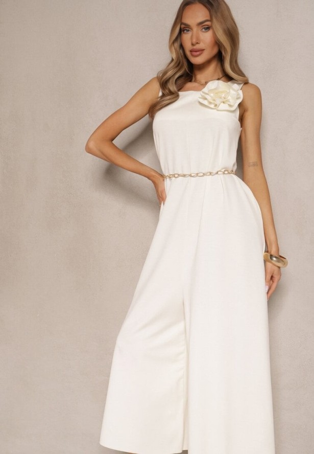 Jasnobeżowy Kombinezon z Wiskozą Ozdobiona Kwiatem Broszką 3D Solio