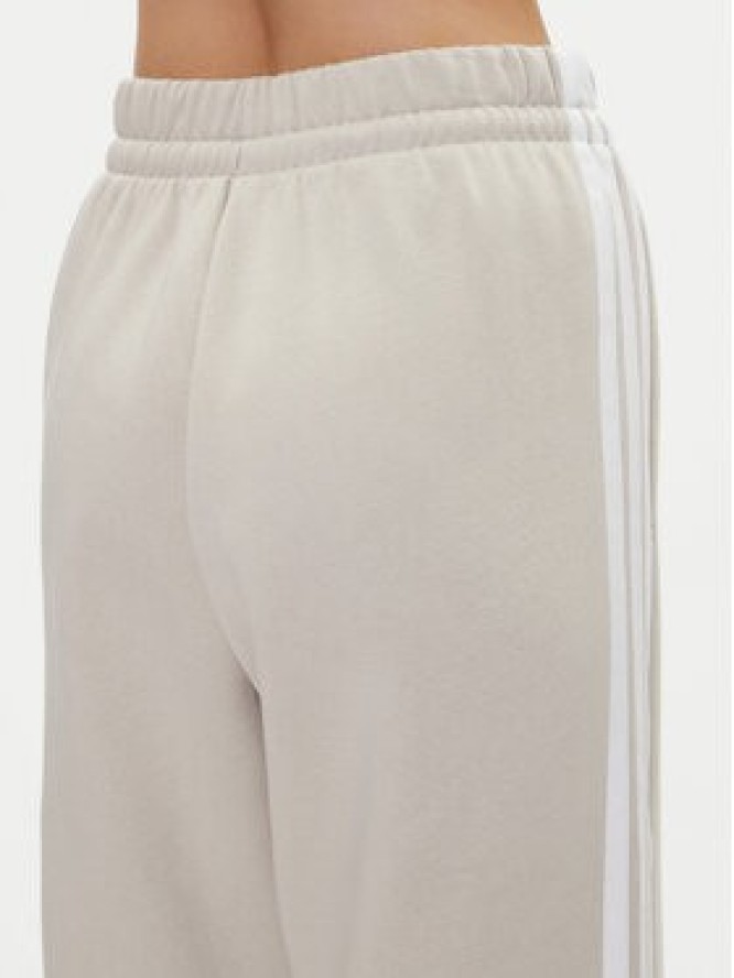 adidas Spodnie dresowe Essentials 3-Stripes JW9215 Beżowy Regular Fit