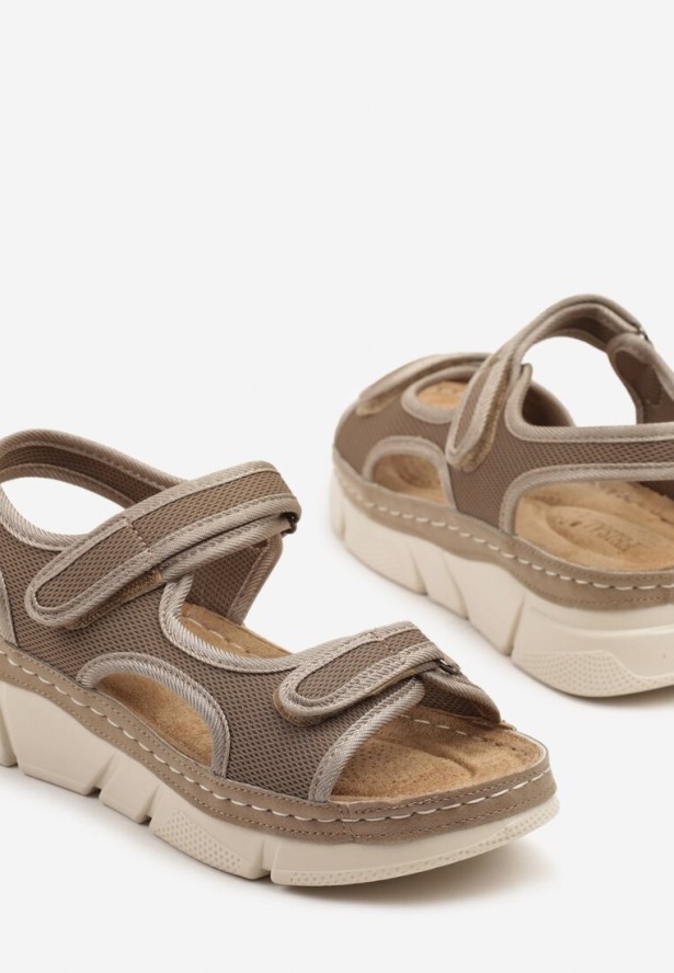 Ciemnobeżowe Sportowe Sandały na Koturnie z Tłoczeniem z Paskami na Rzep Piovana