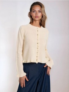Sweter z ozdobnymi guzikami - kremowy