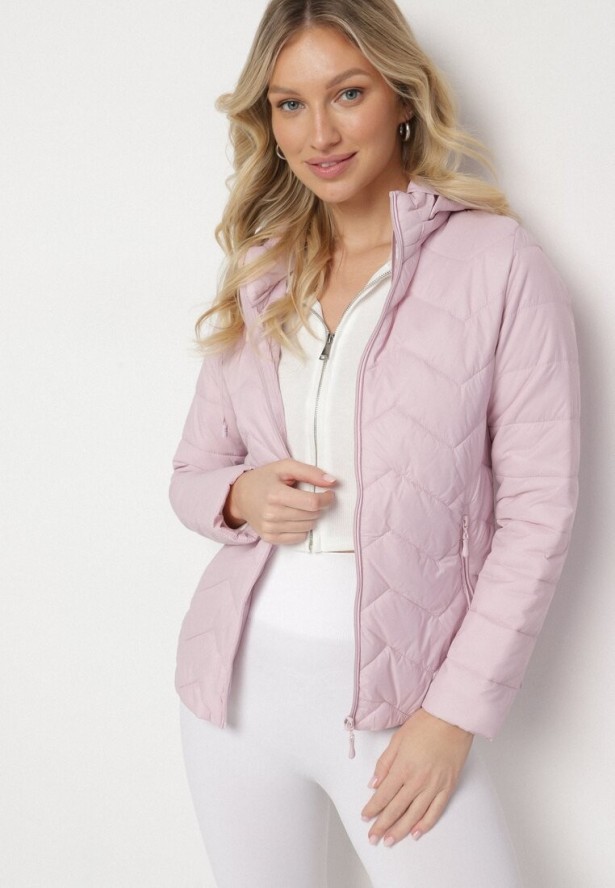 Jasnoróżowa Kurtka z Odpinanym Kapturem Pikowana Ariobia