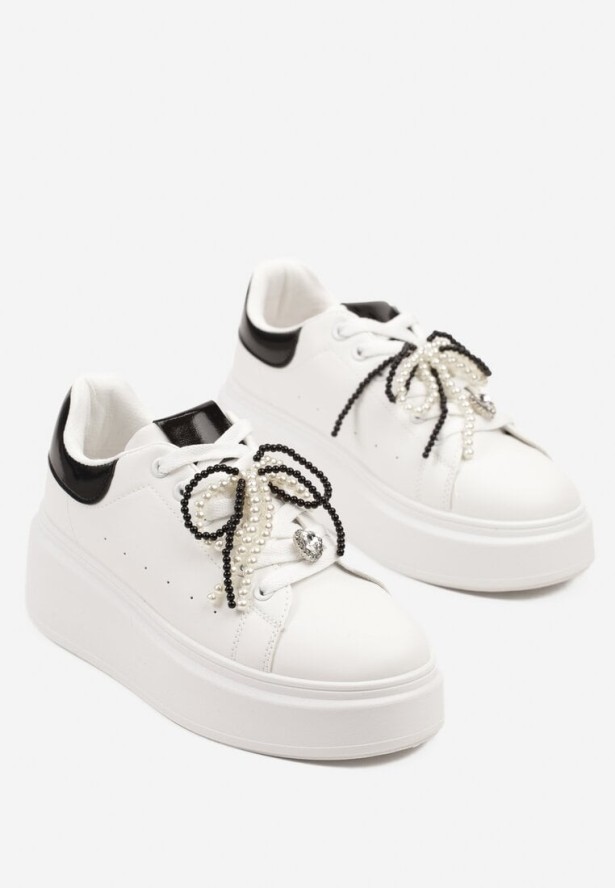 Biało-Czarne Sneakersy na Platformie z Perełkami Przy Sznurowadłach Ulianori