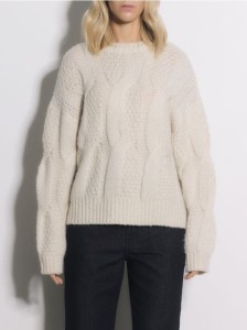 Sweter z ozdobnym splotem - kremowy