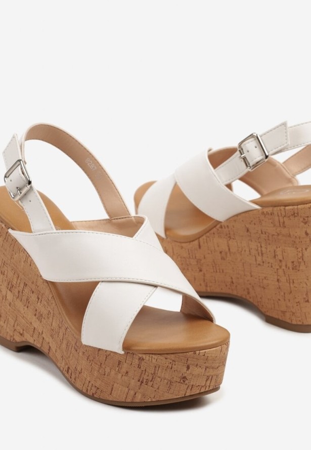 Białe Sandały na Koturnie ze Skrzyżowanymi Paskami Lorlexia