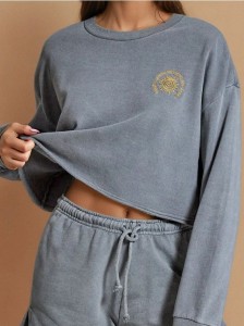 Bluza z haftem - szary