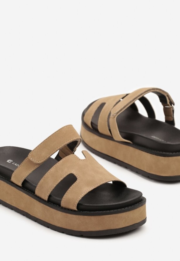 Ciemnobeżowe Klapki na Platformie Ozdobione Wycięciami Ellilna