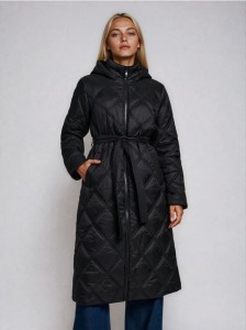 Pikowany płaszcz z kapturem - czarny