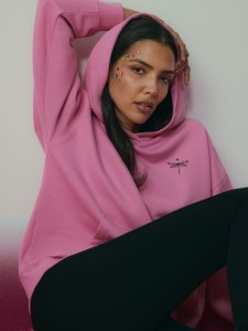 4F Bluza dresowa loose z kapturem damska - różowa M