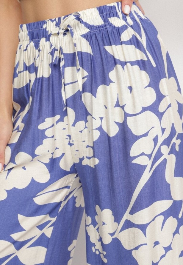 Niebieskie Wiskozowe Spodnie o Szerokim Kroju z Wysokim Stanem w Kwiaty Neorilia
