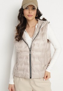 Beżowa Kamizelka z Pikowanymi Przeszyciami i Kapturem ze Ściągaczami Annivria