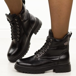 Czarne botki damskie na traperze Potocki 19324