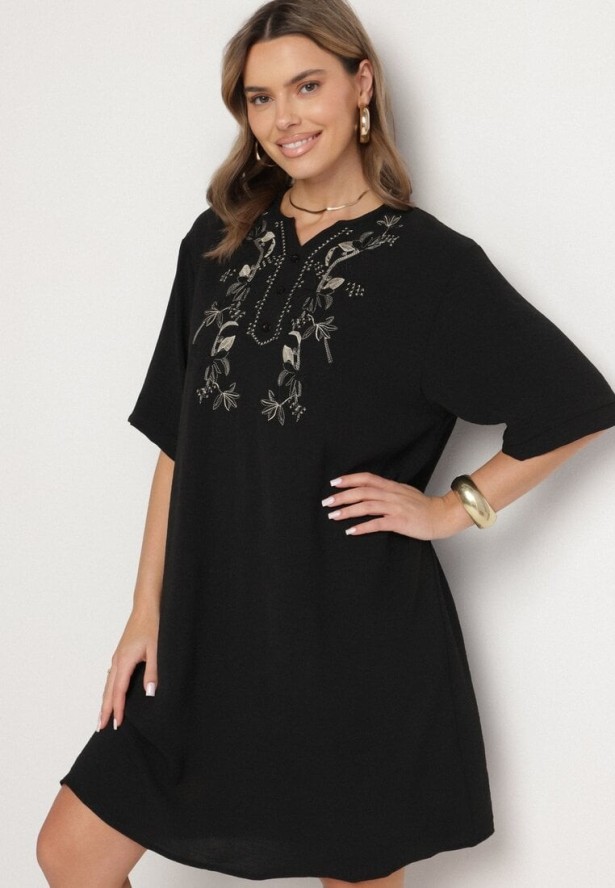 Czarna Sukienka Pudełkowa z Guzikami i Ozdobnymi Haftami Jenivanea