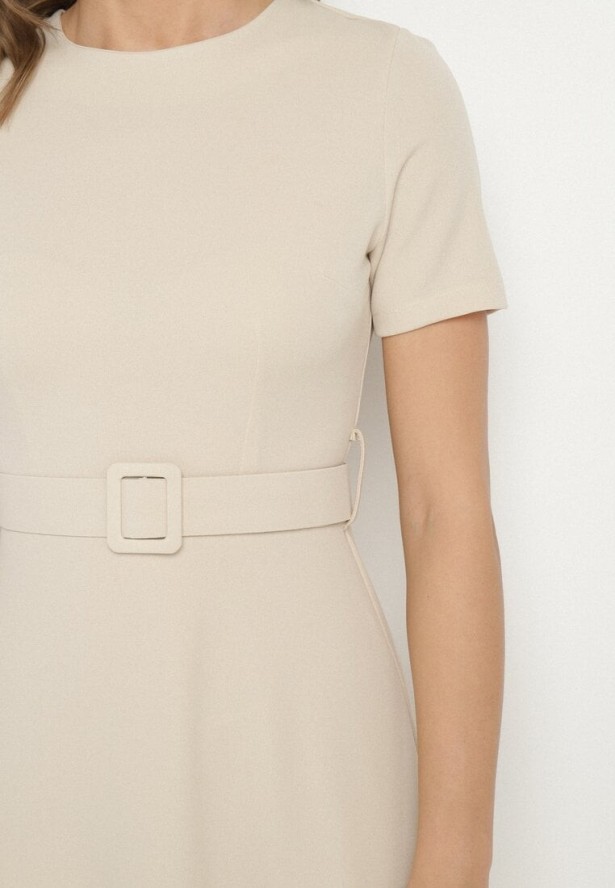 Beżowa Rozkloszowana Sukienka Ozdobiona Paskiem Desianna