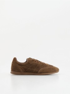 Zamszowe sneakersy - brązowy