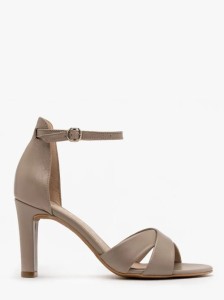 Beżowe sandały na szpilce