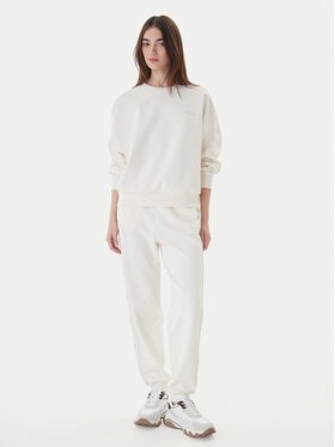 Guess Spodnie dresowe V5BB23 KCX22 Biały Regular Fit