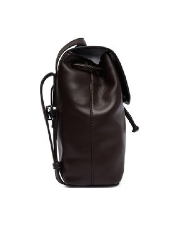 Calvin Klein Plecak Bold Ck Flap Mini Backpack LV04F3893G Brązowy ciemny