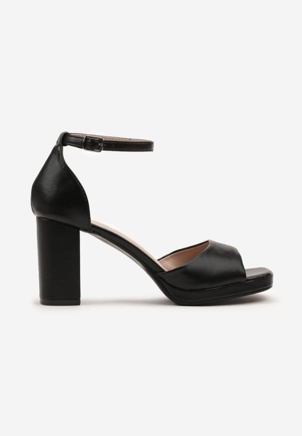 Czarne Sandały na Słupku z Paskiem przy Kostce Tanania