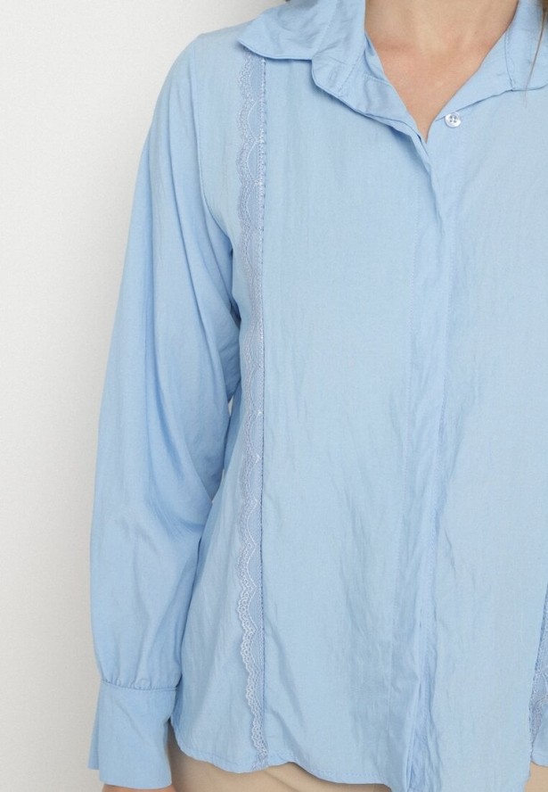 Jasnoniebieska Koszula z Wiskozą i Koronkowymi Wstawkami Tenaraia