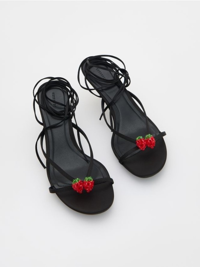 Sandały z wiązaniem wokół kostki - czarny