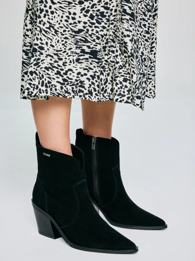 Botki damskie kowbojki ze skóry naturalnej zamszowej czarne SS274472 906